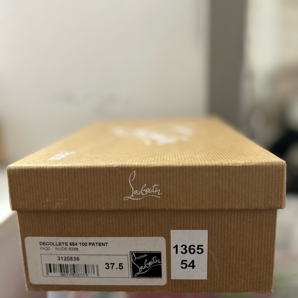 Nude Christian Louboutin size 37.5 US 7 - Picture 3 of 6